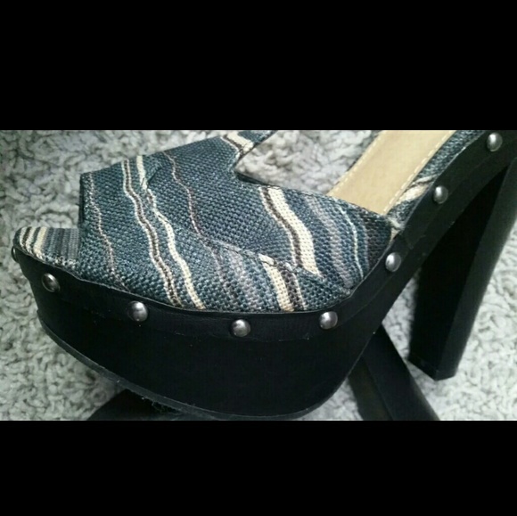 Limelight 6" T-Strap Heels | Size 8.5 - Picture 3 of 7